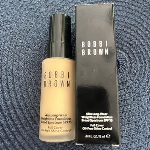 Bobbi Brown Skin Long-Wear Weightless Foundation SPF 15 Color: W-036 Warm Sand